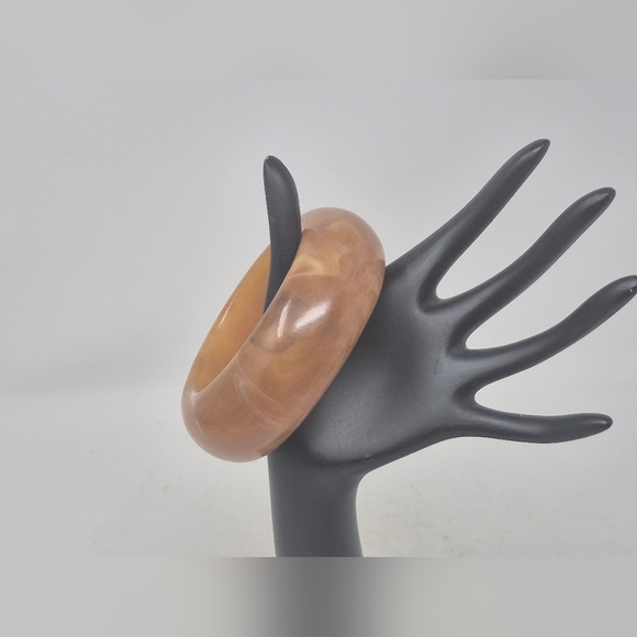Marbled Amber Bakelite? Bangle Bracelet - Picture 4 of 7